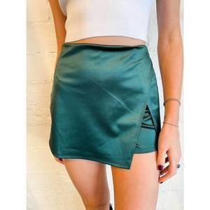 NEW BLUE BLUSH a-list mini skort in green